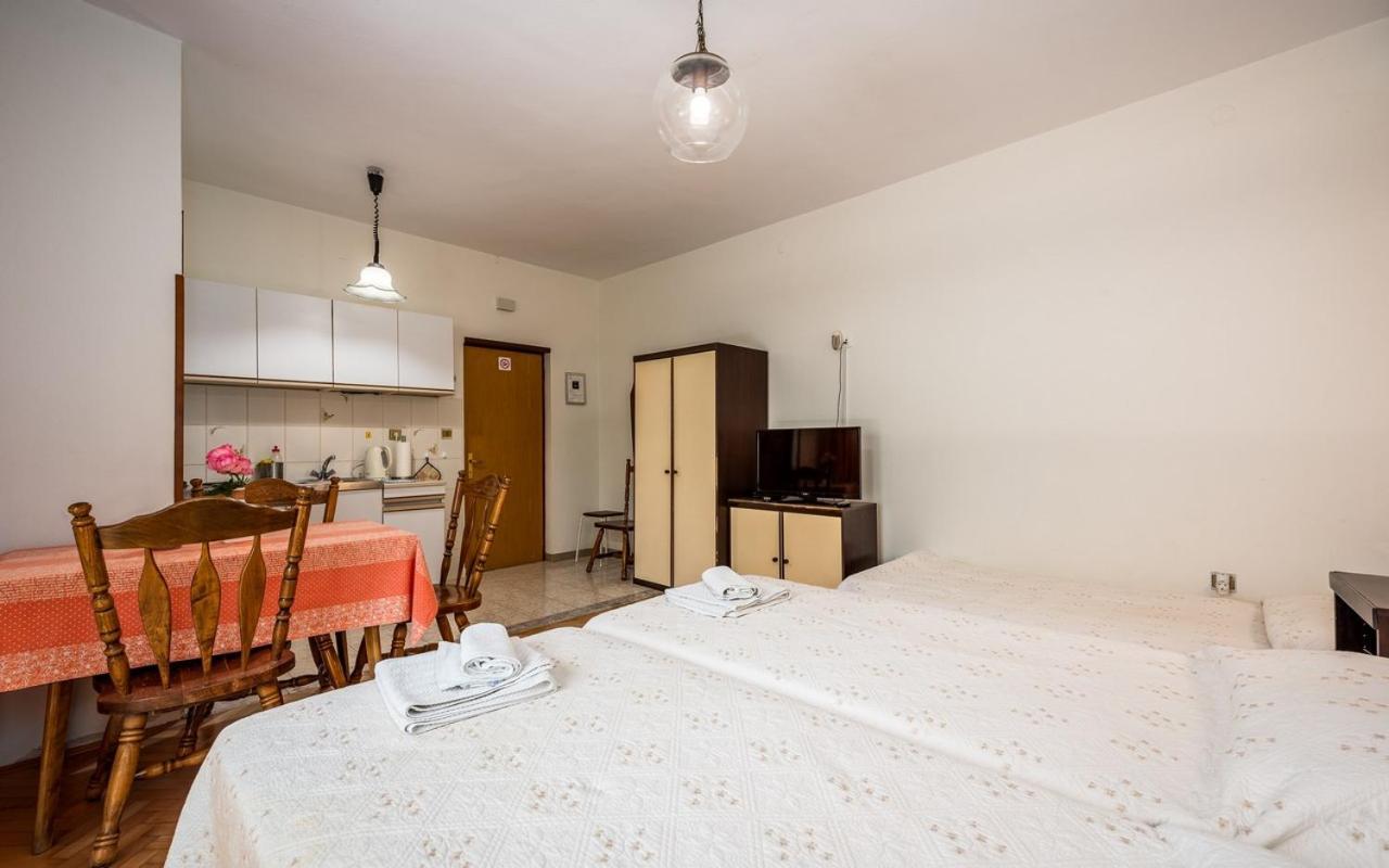 Apartmani Lido Bašanija Exterior foto